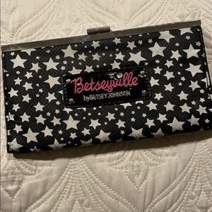 🌼Betseyville by Betsey Johnson Star Clutch